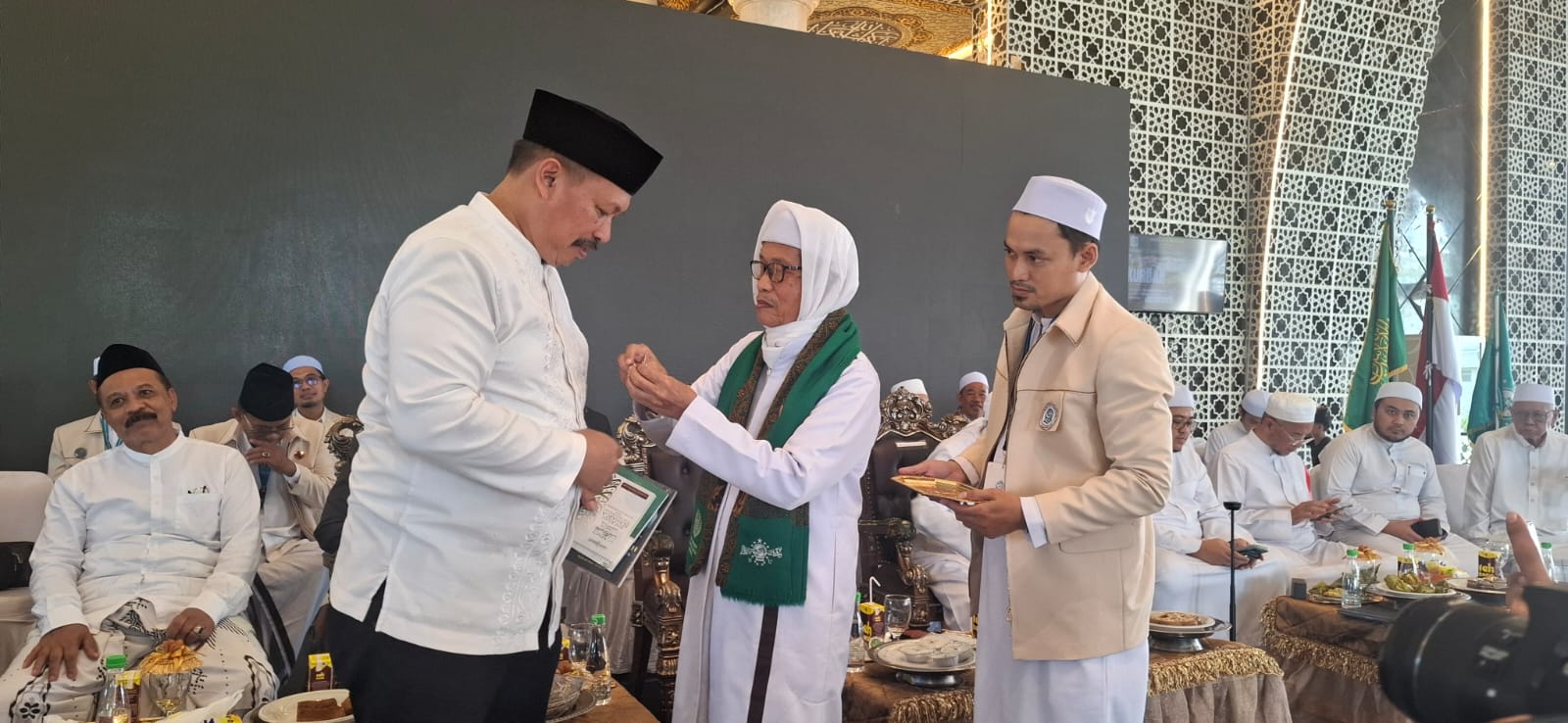Kakanwil Kementerian Agama Sulsel Hadiri Pelantikan KH Baharuddin Sebagai Ketua JATMAN