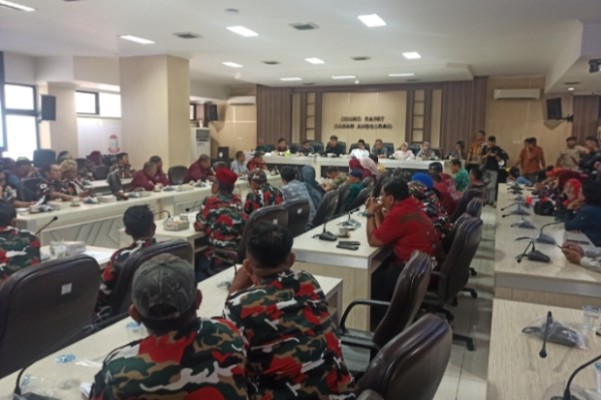 Bahas Dugaan Kecurangan SPMB dan Seragam Sekolah DPRD Makassar RDP