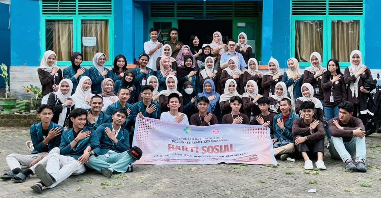 Fokus Baksos HMJ-KG Poltekkes Makassar Pembersihan Karang Gigi bagi Warga  Desa Malaka Pangkep