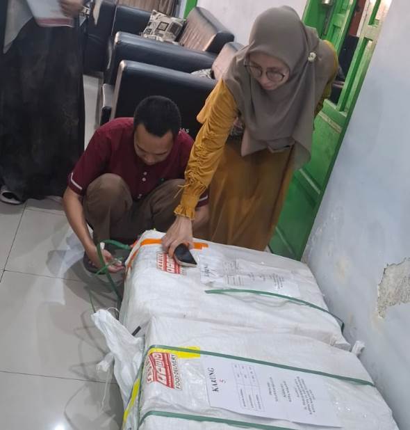 BAZNAS-RI Serahkan Olahan Daging DAM Hadyu ke BAZNAS Makassar