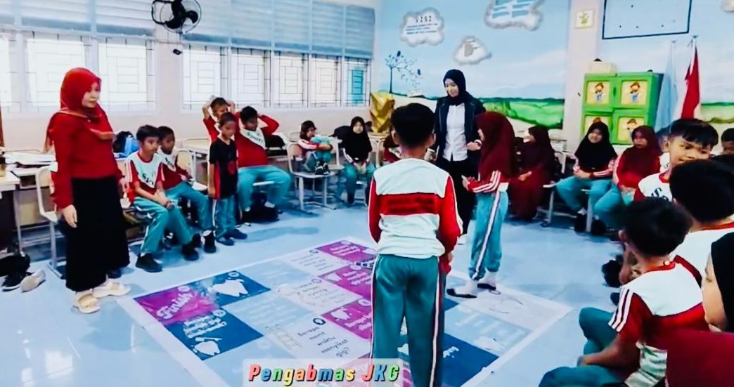 Poltekkes Makassar Edukasi Kesehatan Gigi bagi Siswa SD melalui Permainan Ular Tangga