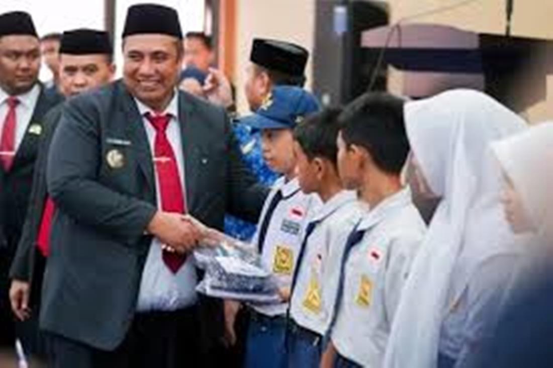 Chaidir Syam Apresiasi  BAZNAS Maros Salurkan Rp1 Miliar Kepada Anak SD dan SMP