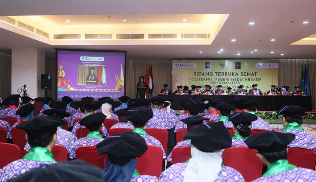 Kadis Pariwisata Dampingi Walikota di Wisuda  Polimedia