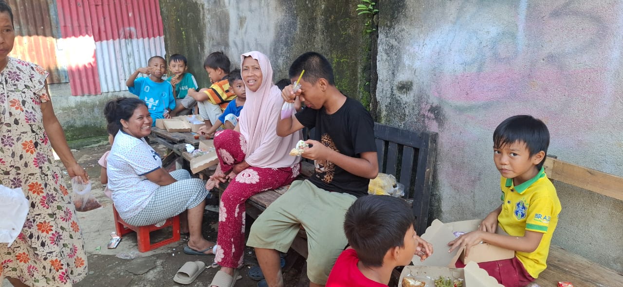 Kaum Dhuafa dapat Menu Bergizi dari BAZNAS Makassar