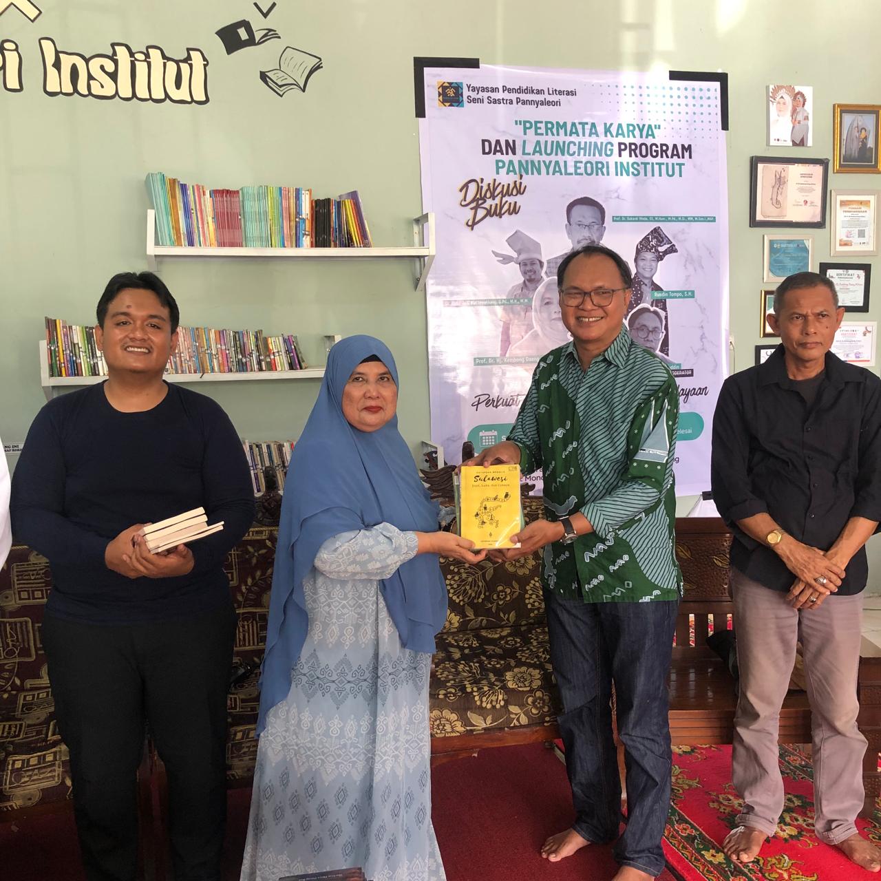 Buku Permata Karya Dibedah di Dusun Bonto Lebang