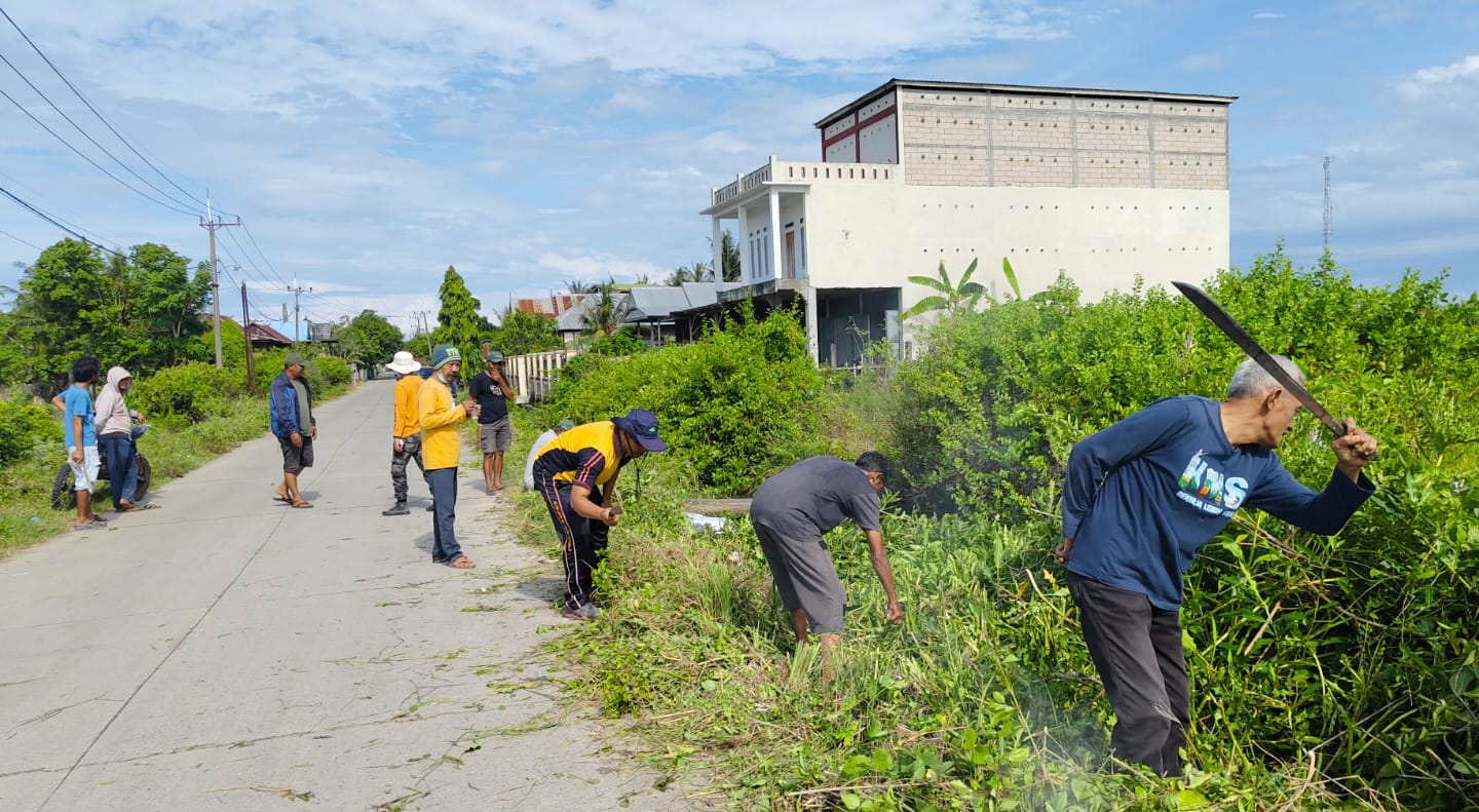 Polres Pinrang Kerja Bakti Massal