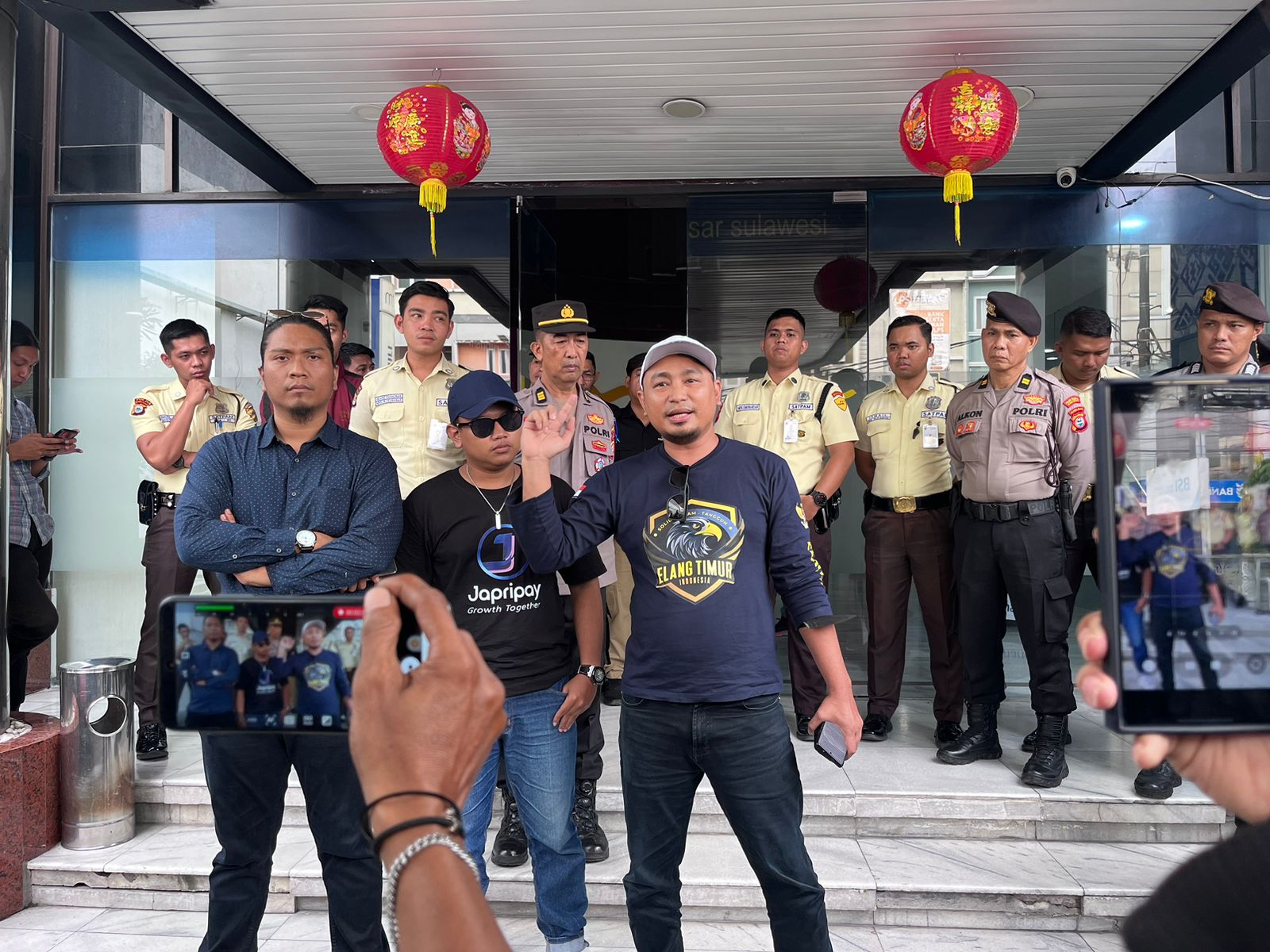 Orma Elang Timur Indonesia Demo di  Bank Mandiri
