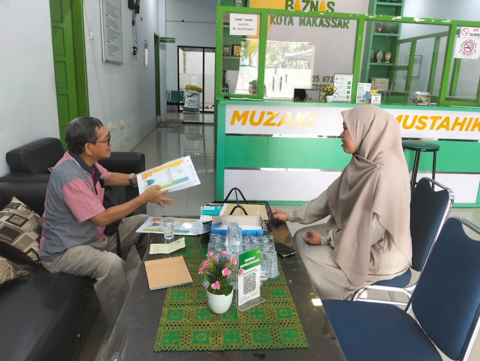 BAZNAS Makassar Terima Zakat Maal dan Infak UPZ Masjid Nurul Ilmi Lebih Rp151 Juta