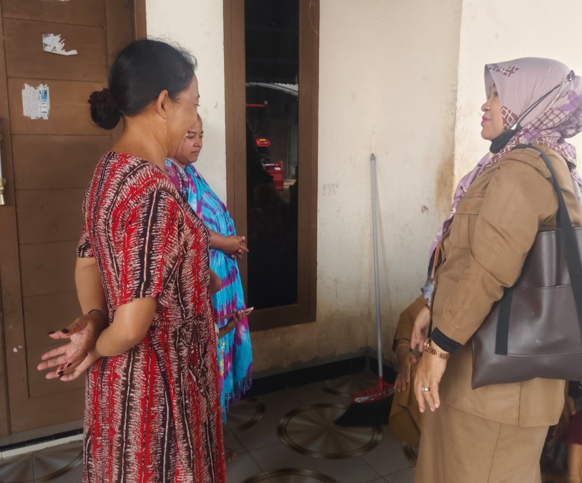 Penyuluhan KB Edukasi Door to Door di Kampung Tala