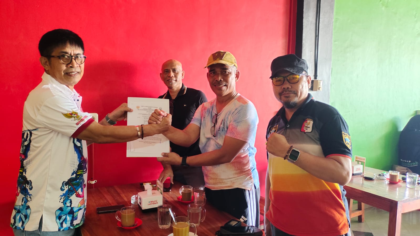 KONI Sulsel Serahkan SK Pengurus KONI Takalar Masa Bakti 2025-2029