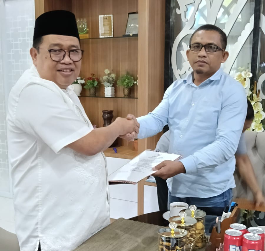 Bupati Takalar Serahkan SK, Daeng Nialang Jabat Plt Kadis Peternakan