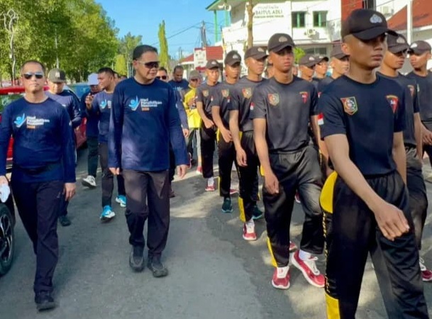 Peringati Hardiknas ke-67, Diknas Pendidikan Jalan Santai,  Ribuan Warga Antusias