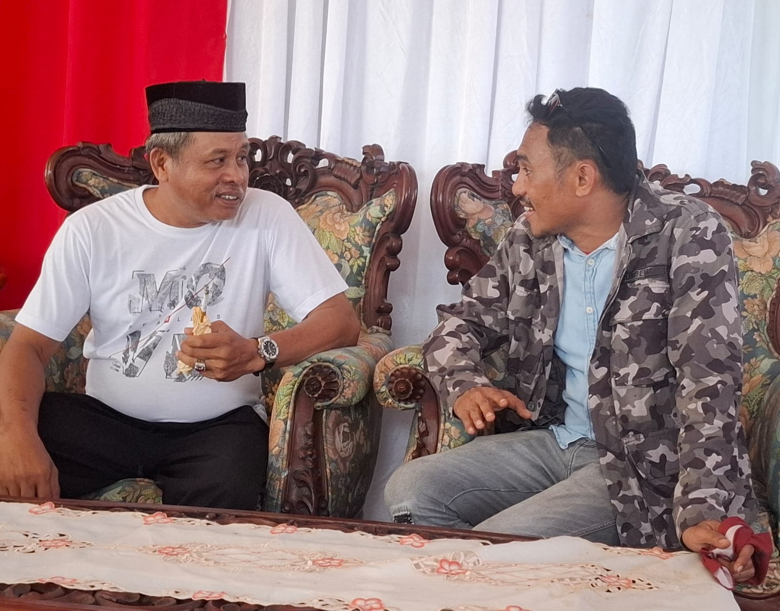 Anggota DPRD SBT, Aziz Yanlua Sopamena Sambangi Rumah Raja Siri Sori Islam