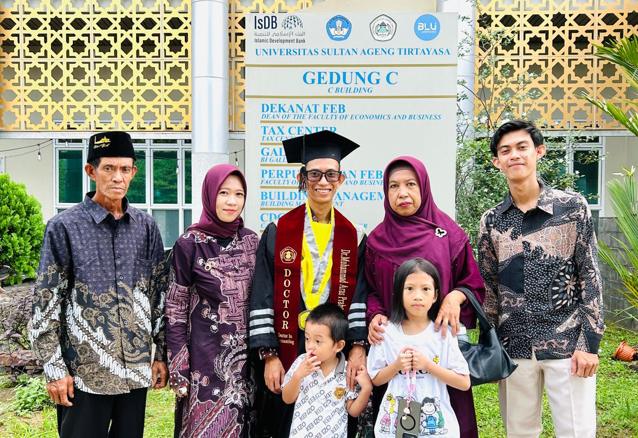Petani Asal Bone Cetak Doktor Ilmu Akuntansi