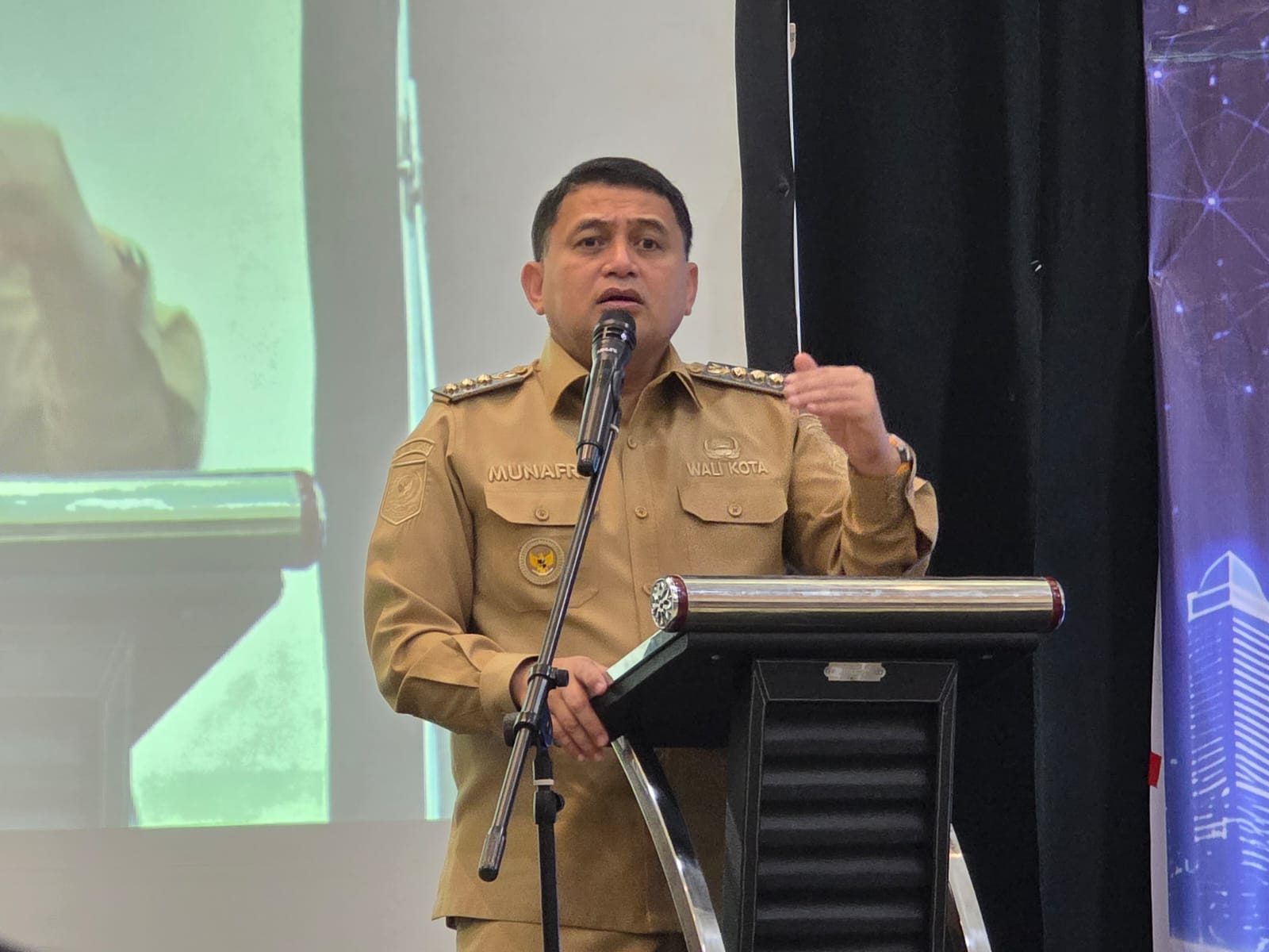 Berpasangan Amrullah Basri, Jurlan Em Saho,as “head to head” Dahlan Abubakar