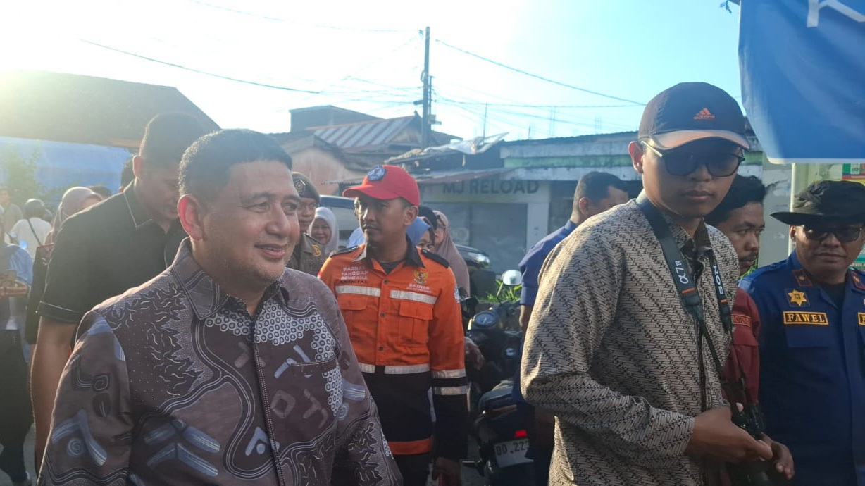 Walikota dan BAZNAS Makassar Bantu Korban Kebakaran di Mangasa