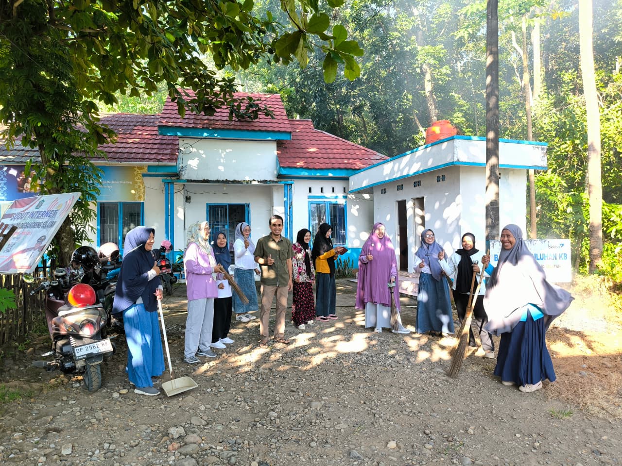 Balai KB se Takalar Kerja Bakti Serentak, Wujud Dukungan Terhadap Lingkungan Bersih dan Sehat