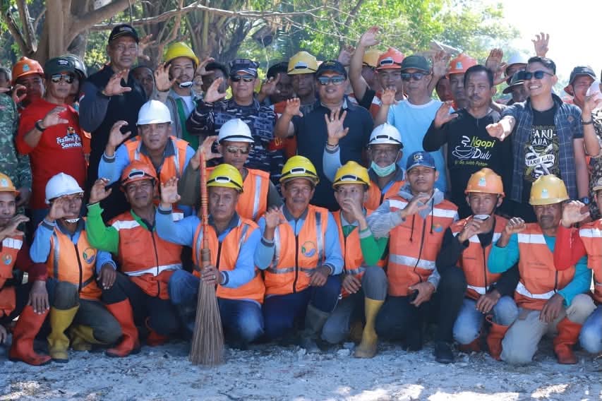 Bupati Takalar Turunkan Tim Bersihkan Pulau Sanrobengi