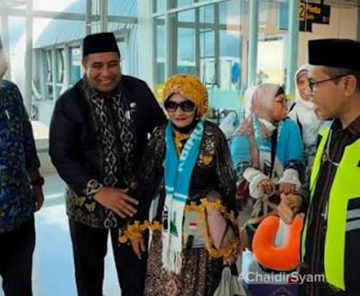 Bupati dan Wakil Bupati Sambut 387 Jemaah Haji Maros di Bandara Internasional Hasanuddin