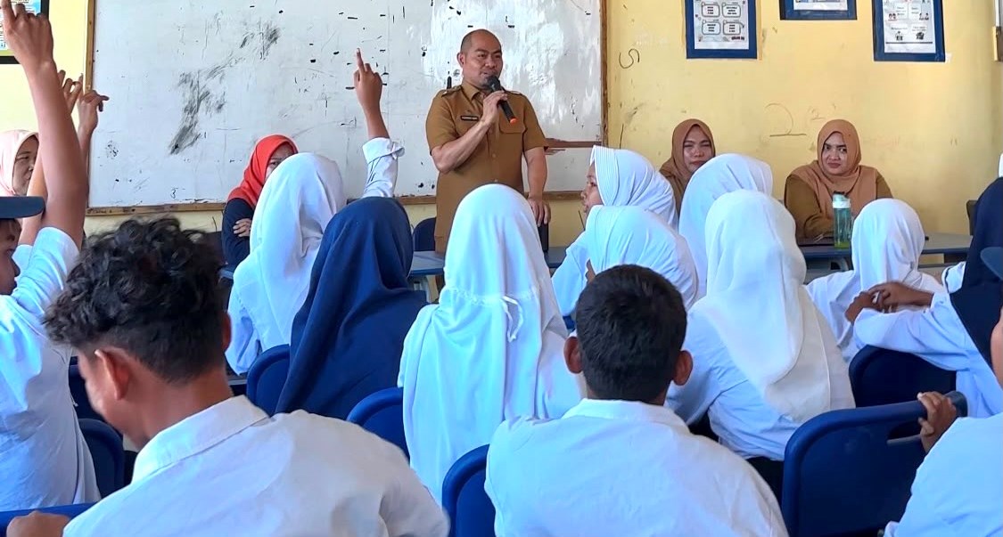 Camat Sangkarang Sambut Baik Diskominfo Edukasi Anak Pulau Terluar