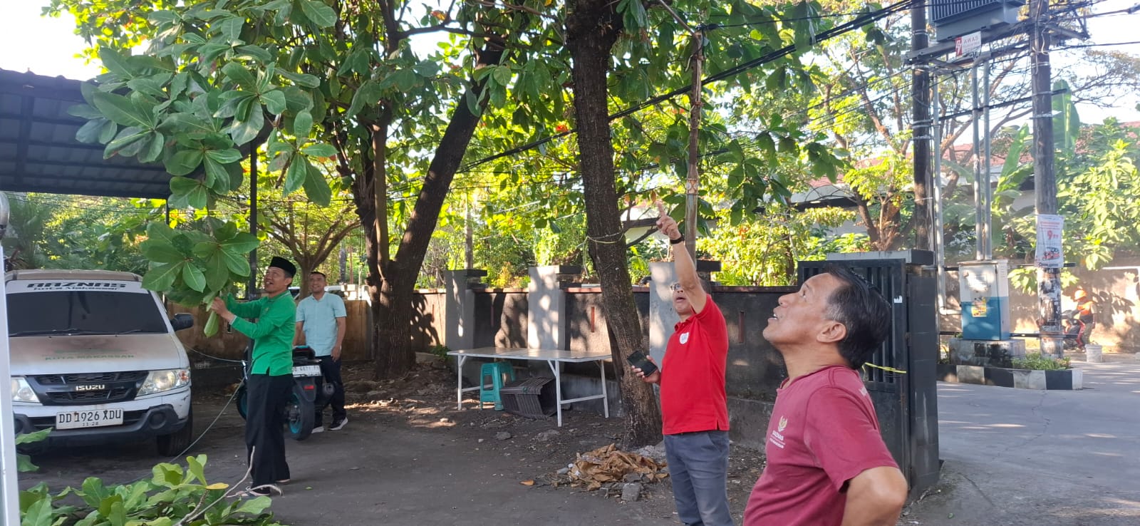 Pimpinan dan Staf Amil BAZNAS Makassar Jumat Bersih