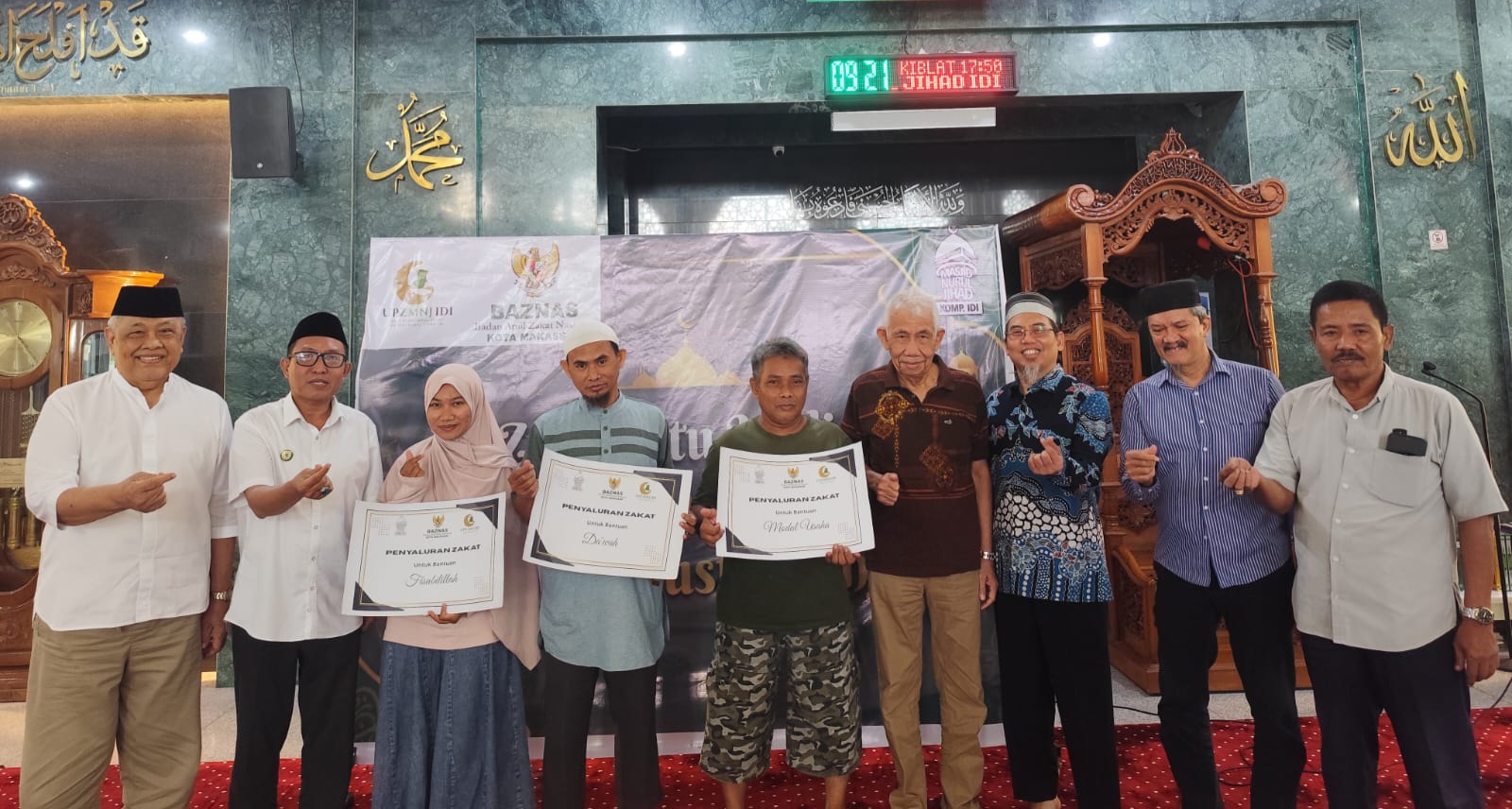 Waka 2 BAZNAS Makassar Serahkan Rp72 Juta Lebih ke UPZ Masjid Nurul Jihad