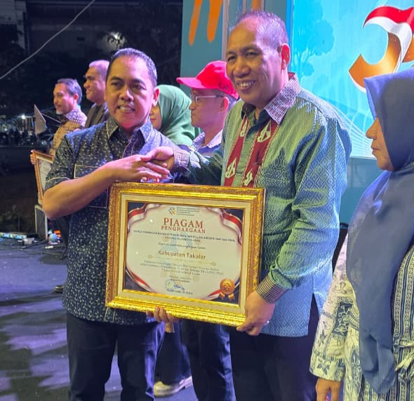 Takalar Raih Penghargaan Terbaik atas Cakupan 100 Persen Sampel Keluarga Terdata