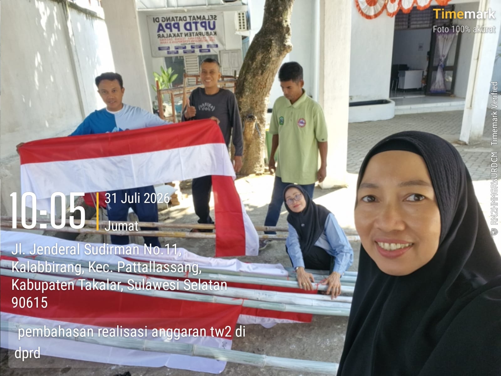 Semarak HUT RI ke-81, Dinas P2KBP3A Takalar Pasang  Umbul  Umbul Poros Takalar-Jeneponto