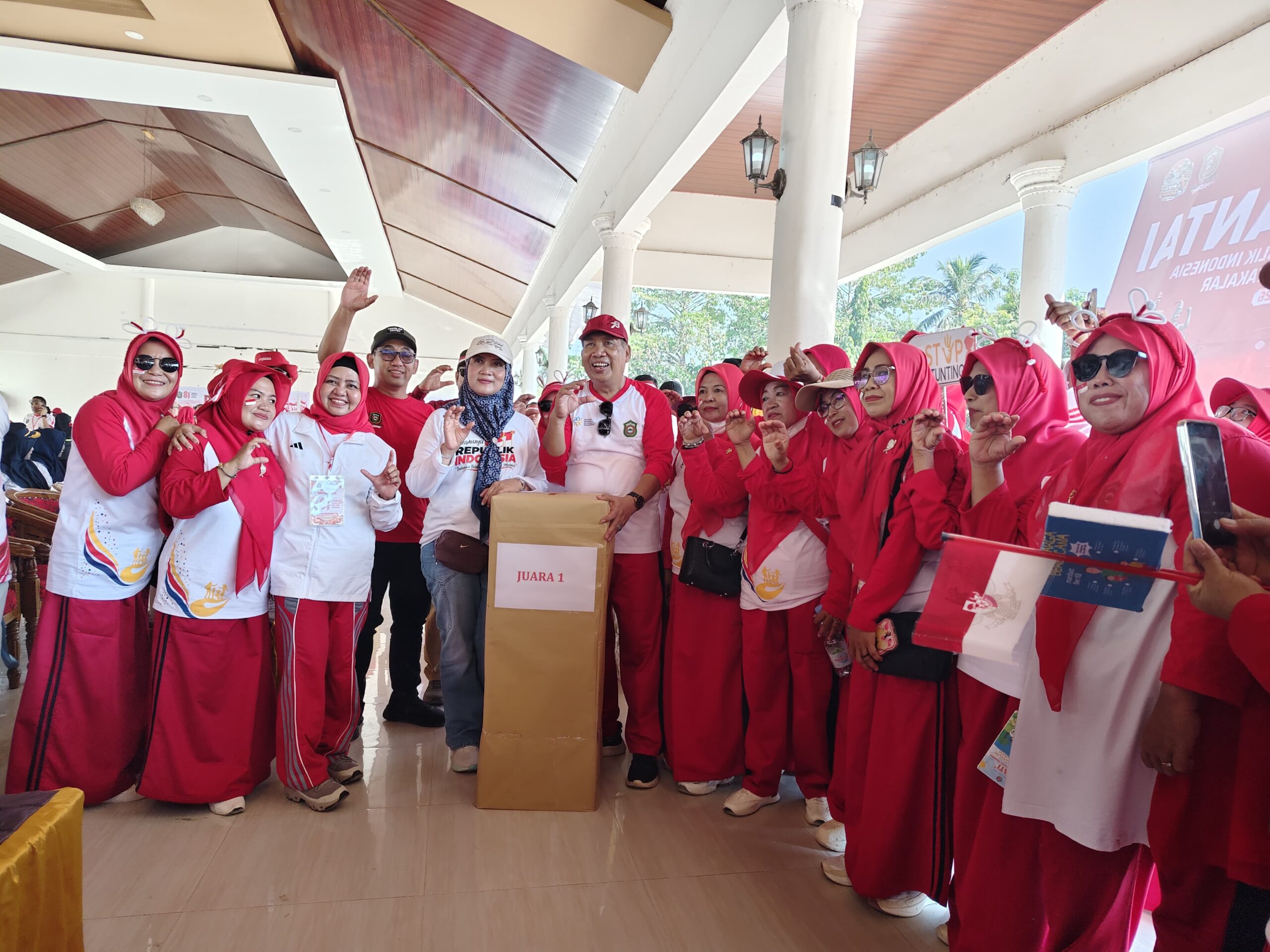 Rayakan HUT-RI ke-81, Dinas P2KBP3A Raih Juara 1 Gerak Jalan Santai