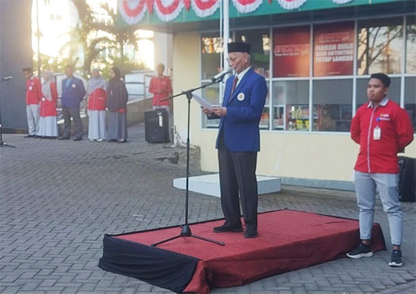 Ratusan Dokter dan Perawat RS PKU Muhammadiyah Unismuh Ikuti Upacara HUT ke-81 RI