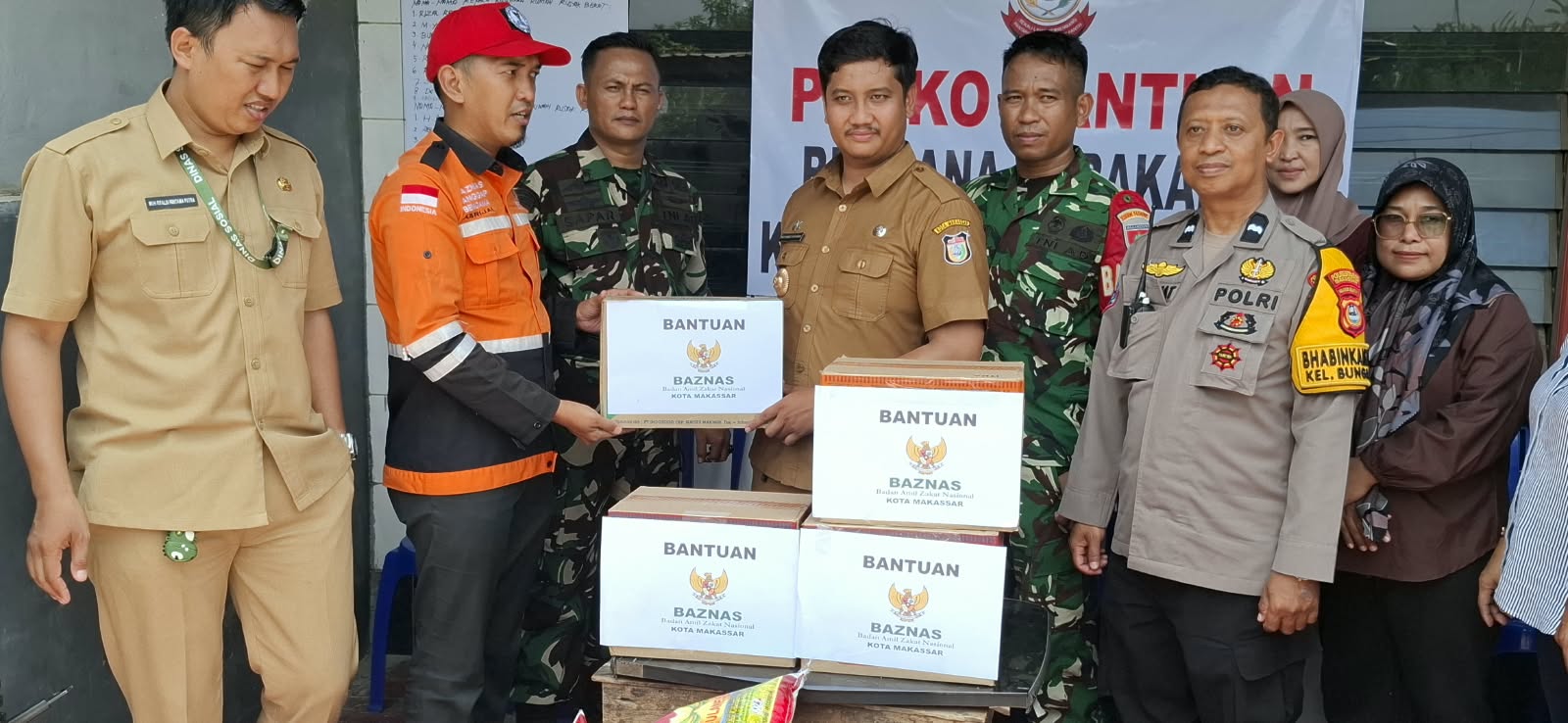 BAZNAS Makassar Serahkan Bantuan kepada Korban Kebakaran di Kelurahan  Bunga Ejaya